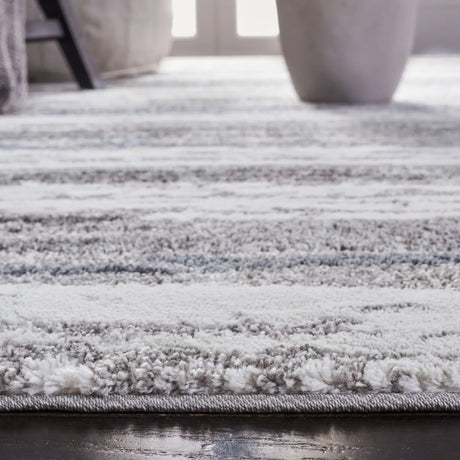 Safavieh Century 300 4'-5" x 6'-5" Rug in Grey / Blue