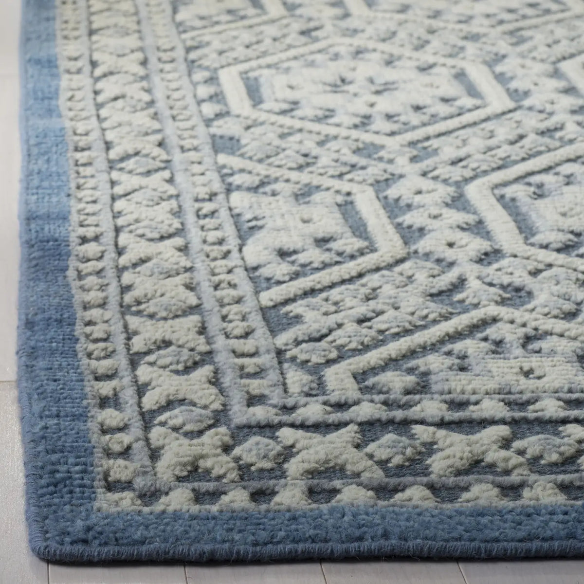 Safavieh Paseo 6'-0" x 9'-0" Rug in Blue