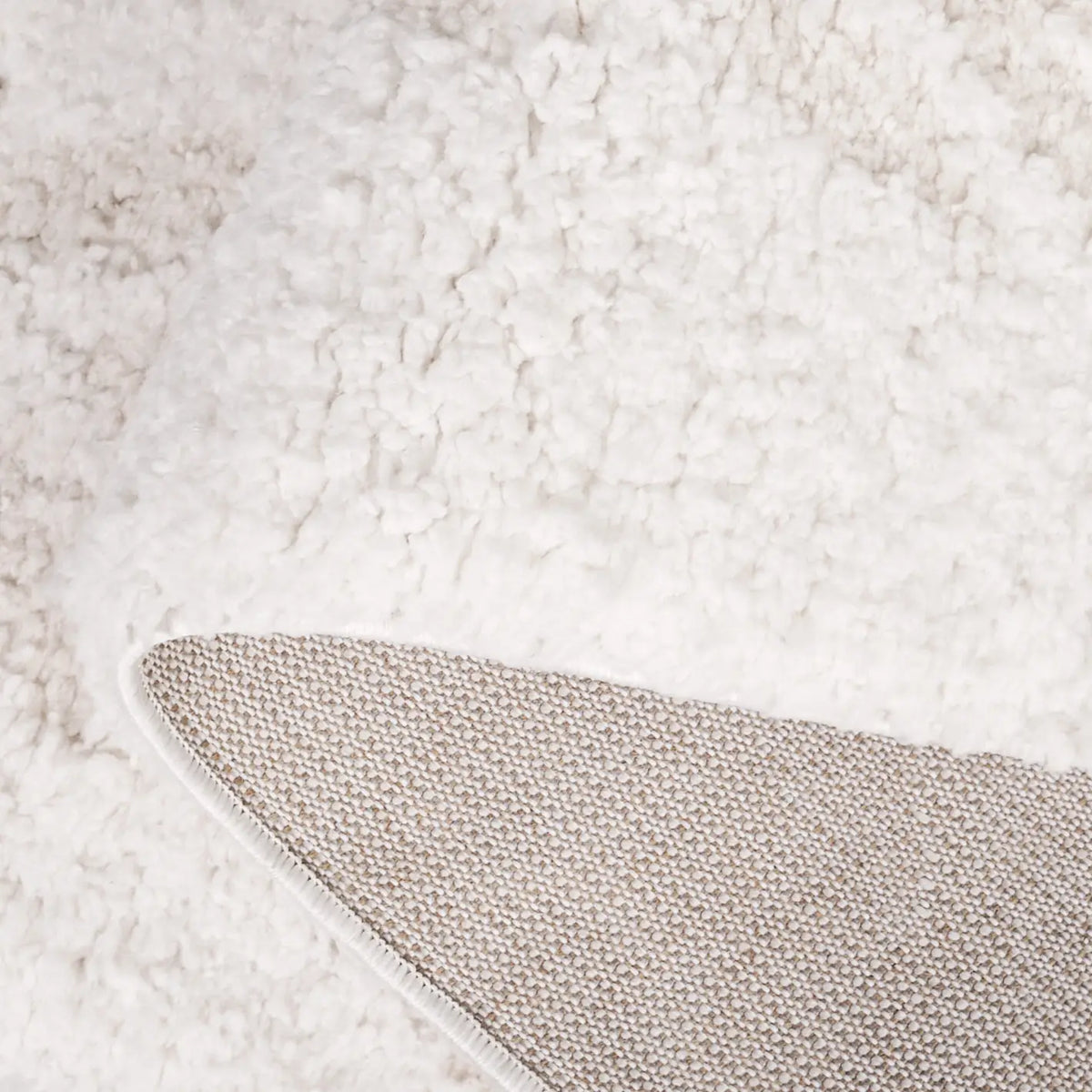 Safavieh Rumi Shag 4'-0" x 6'-0" Rug in Ivory / Light Beige