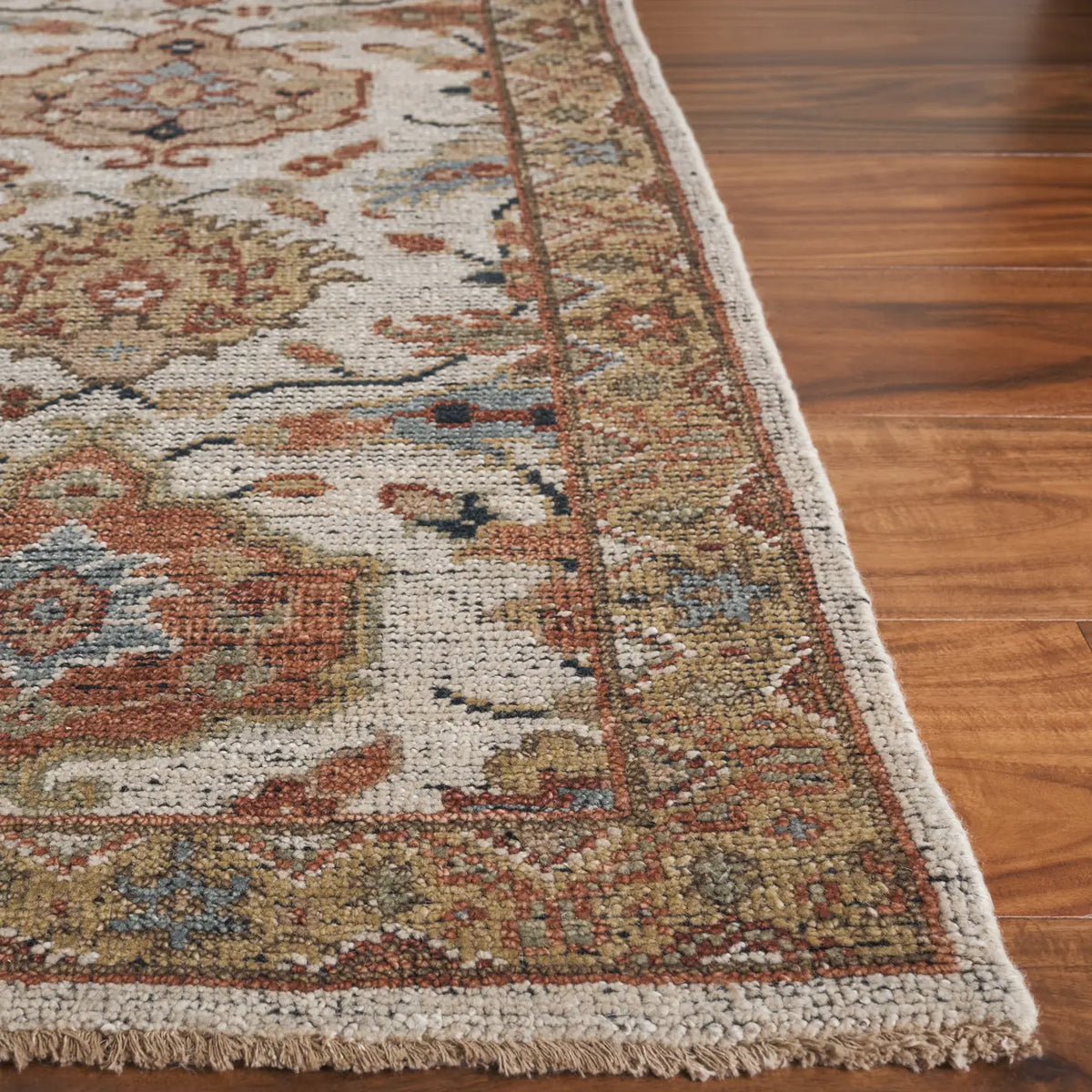 Safavieh Izmir 6'-0" x 9'-0" Rug in Ivory / Gold