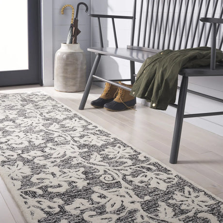 Safavieh Martha Stewart 2'-3" x 9'-0" Rug in Black / Ivory