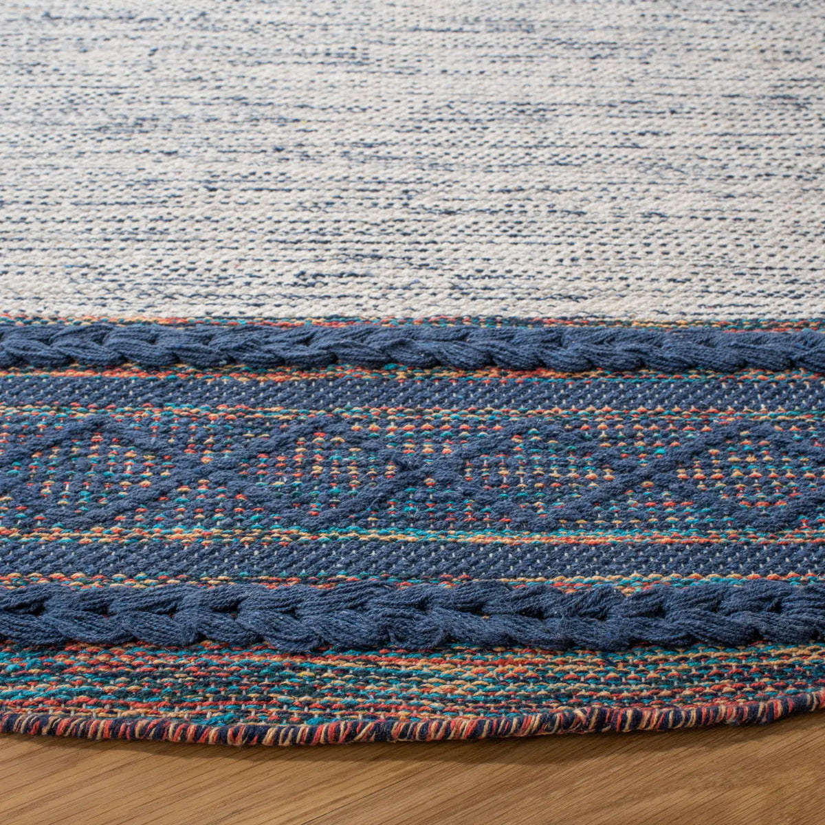 Safavieh Montauk 6'-0" x 6'-0" Rug in Navy / Beige