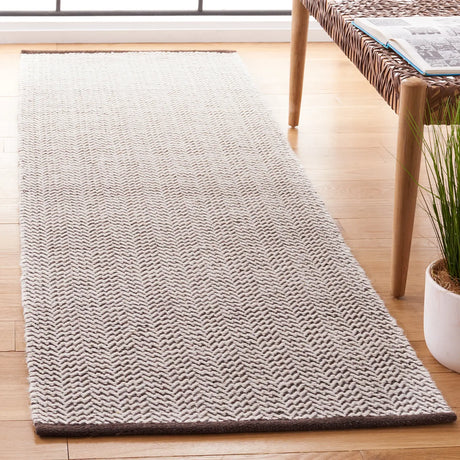 Safavieh Vermont 2'-3" x 8'-0" Rug in Brown / Ivory
