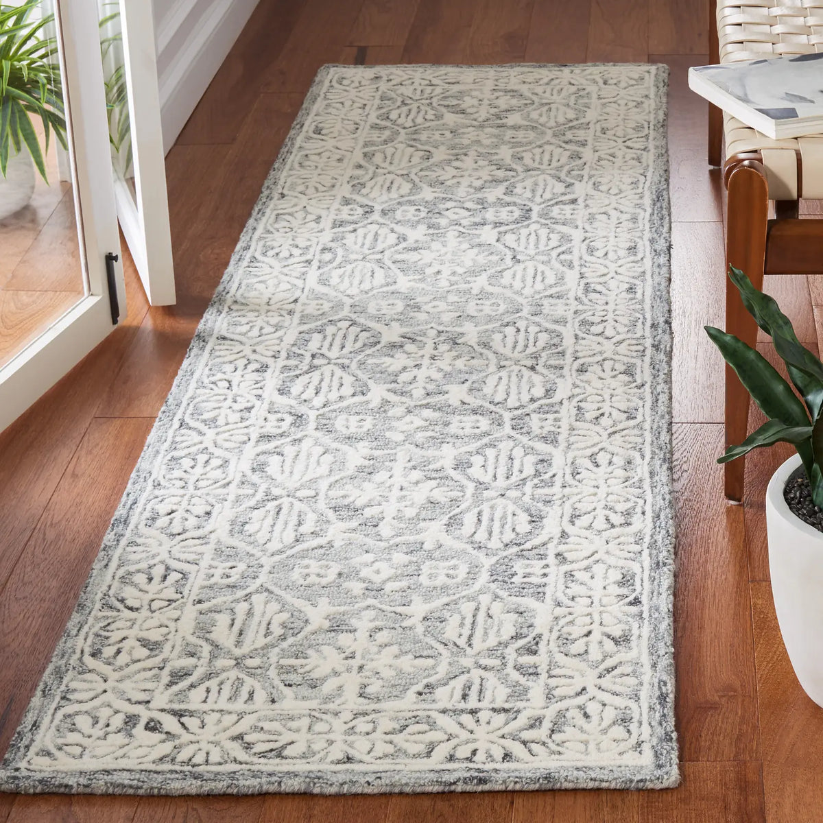 Safavieh Metro 2'-3" x 8'-0" Rug in Dark Grey / Ivory