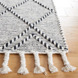 Safavieh Vermont 4'-0" x 6'-0" Rug in Ivory / Black