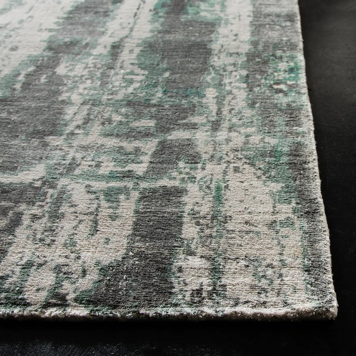 Safavieh Mirage 6'-0" x 9'-0" Rug in Silver / Grey