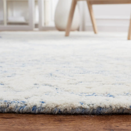 Safavieh Metro 4'-0" x 6'-0" Rug in Blue / Ivory