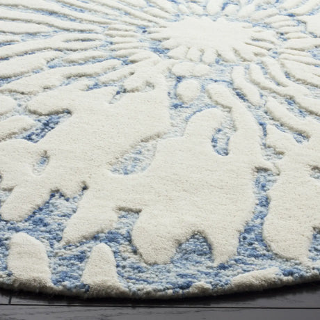 Safavieh Bella 5'-0" x 5'-0" Rug in Dark Blue / Ivory