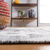 Safavieh Kilim 4'-0" x 6'-0" Rug in Grey / Ivory