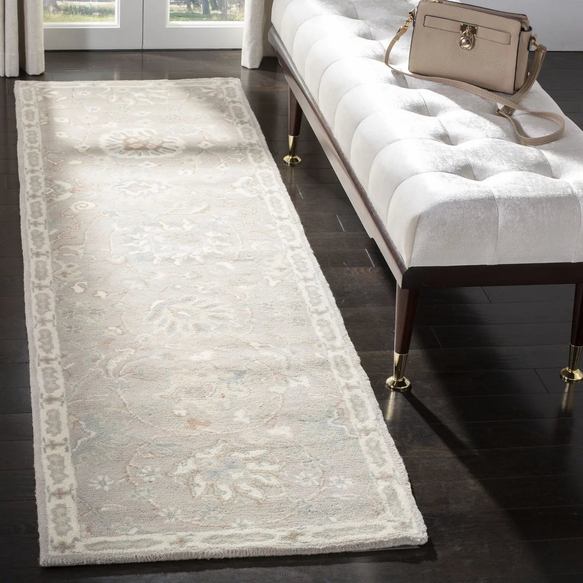 Safavieh Heritage 2'-3" x 8'-0" Rug in Silver / Ivory