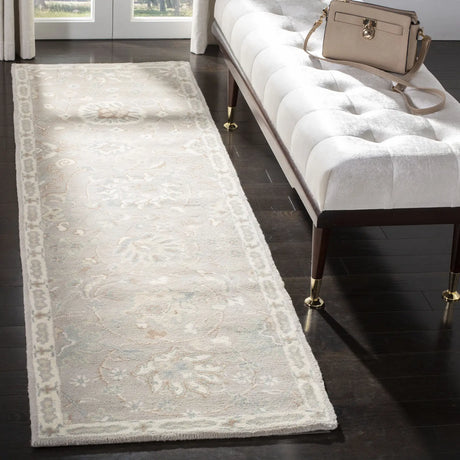 Safavieh Heritage 2'-3" x 8'-0" Rug in Silver / Ivory