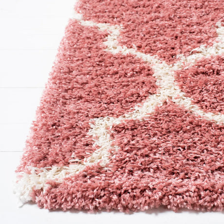 Safavieh Venus Shag 500 4'-0" x 6'-0" Rug in Pink / Ivory