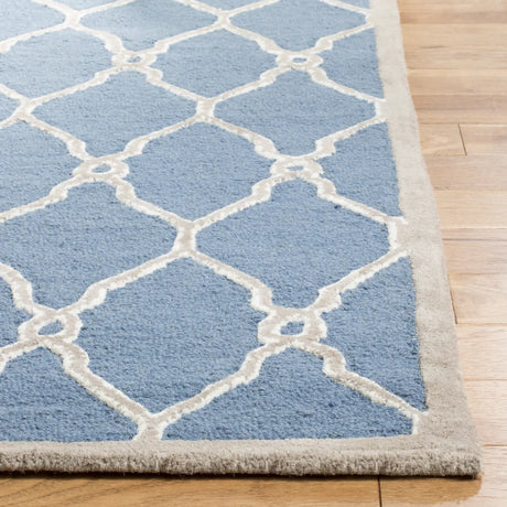 Safavieh Cambridge 4'-0" x 6'-0" Rug in Navy / Ivory