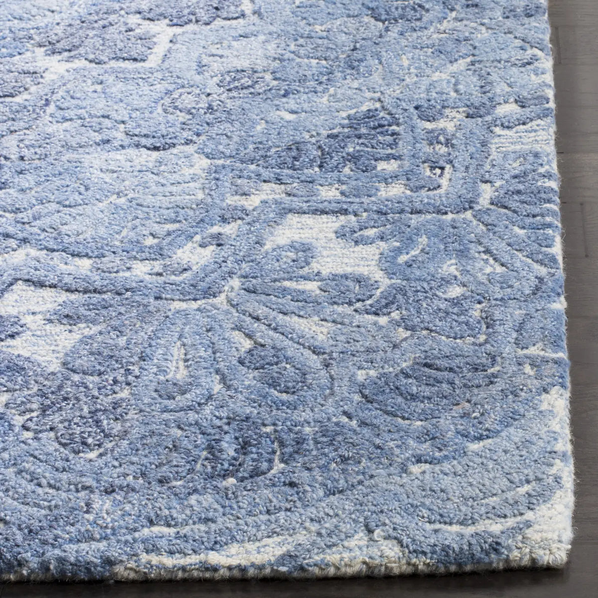 Safavieh Marquee 5'-0" x 8'-0" Rug in Blue / Ivory