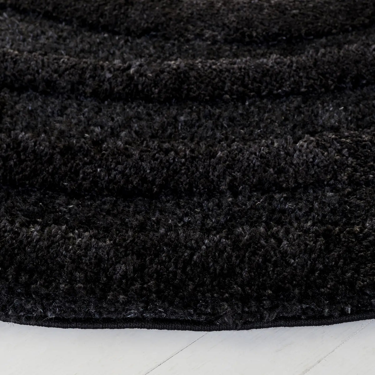 Safavieh Hi-Lo Shag 5'-3" x 5'-3" Rug in Black