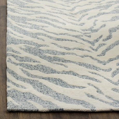 Safavieh Marbella 5'-0" x 8'-0" Rug in Blue / Ivory