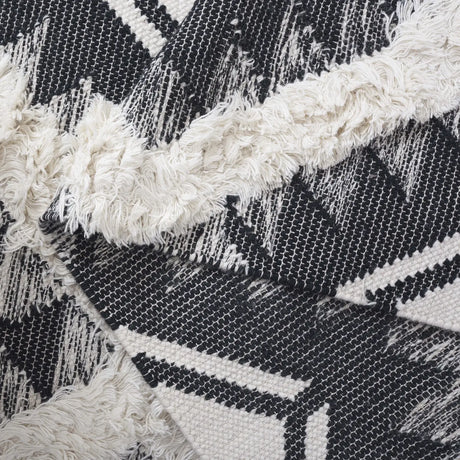 Safavieh Kenya 6'-0" x 9'-0" Rug in Black / Ivory