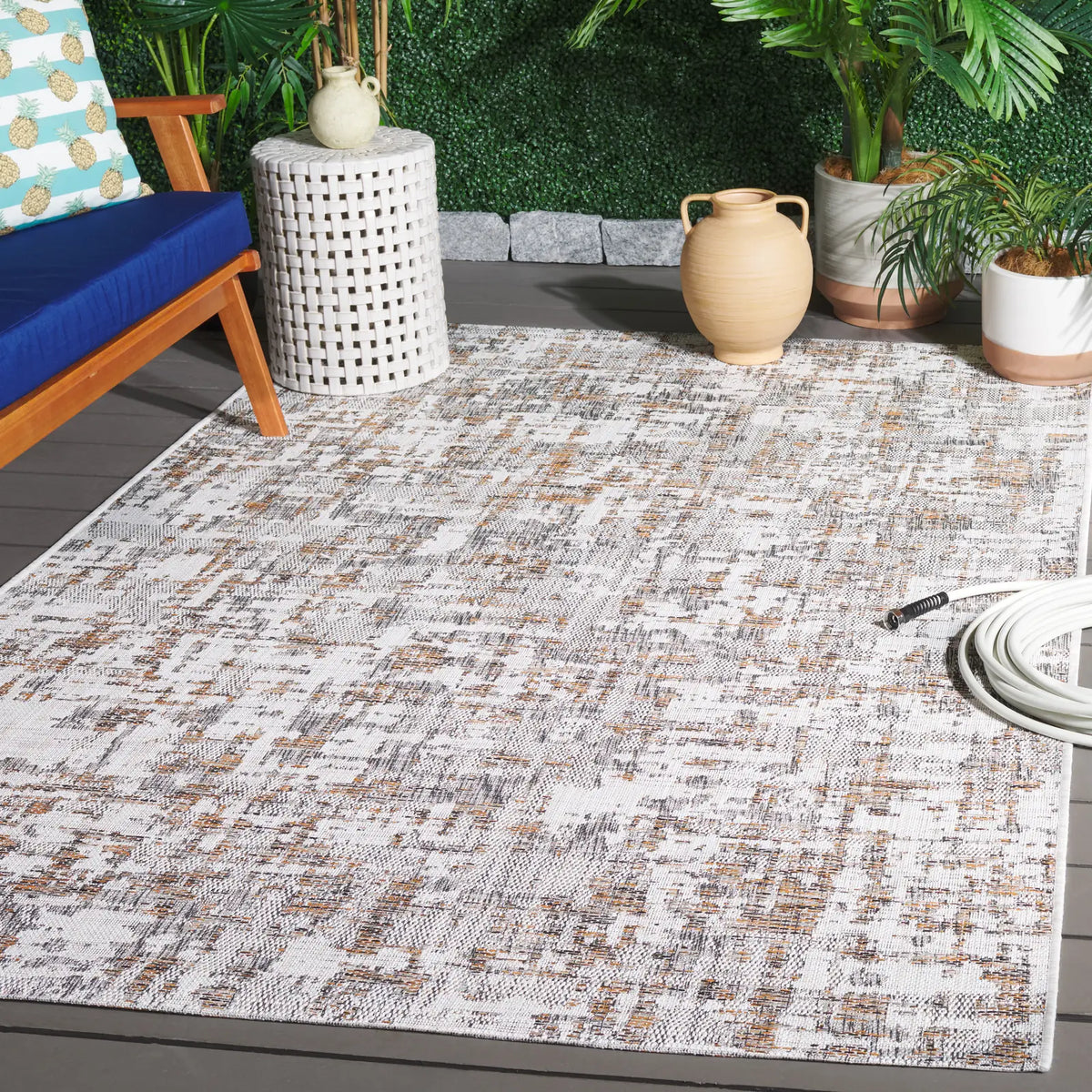 Safavieh Courtyard 4'-0" x 5'-7" Rug in Ivory / Dark Grey Brown