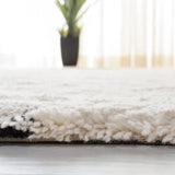 Safavieh Casablanca 4'-0" x 6'-0" Rug in Ivory / Black
