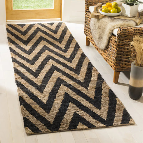 Safavieh Organic 2'-6" x 10'-0" Rug in Black / Natural
