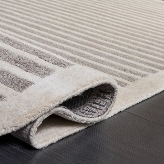 Safavieh Ebony 5'-0" x 8'-0" Rug in Grey / Ivory