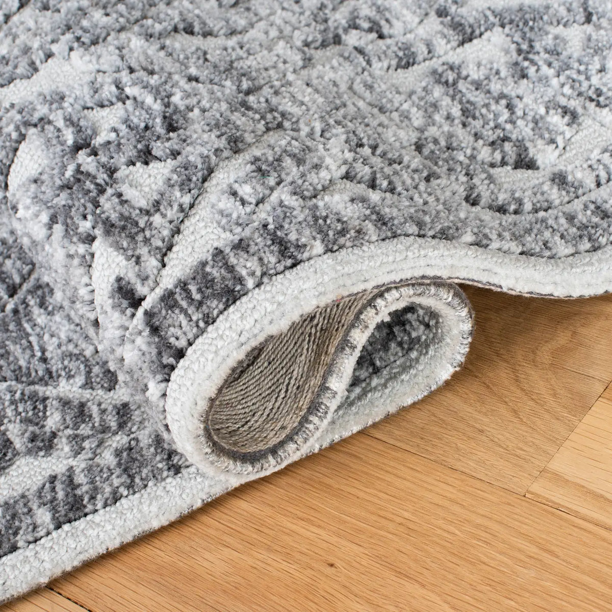 Safavieh Roslyn 4'-0" x 6'-0" Rug in Grey / Beige