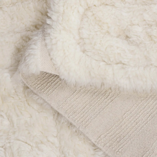Safavieh Manhattan 4'-0" x 6'-0" Rug in Ivory