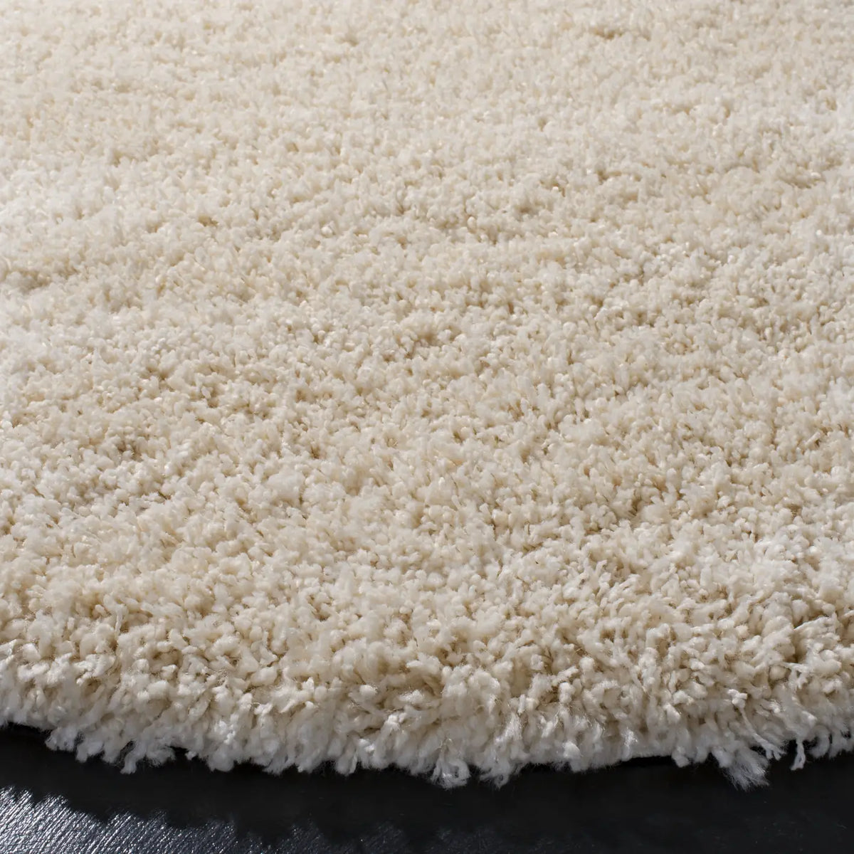 Safavieh Shag 5'-3" x 5'-3" Rug in Ivory