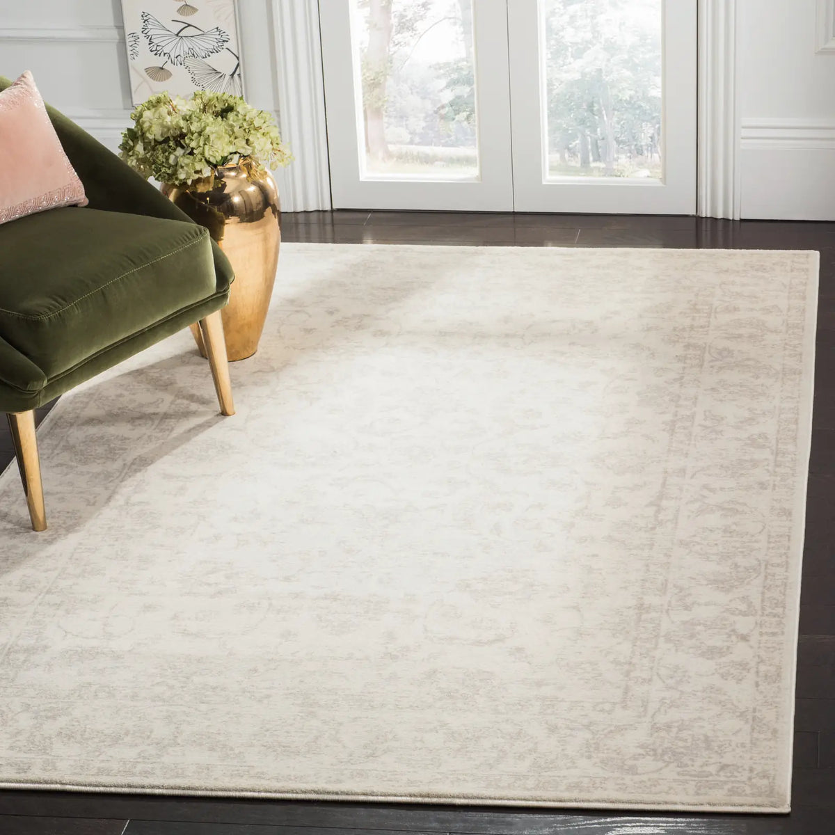 Safavieh Carnegie 5'-1" x 7'-6" Rug in Cream / Light Grey