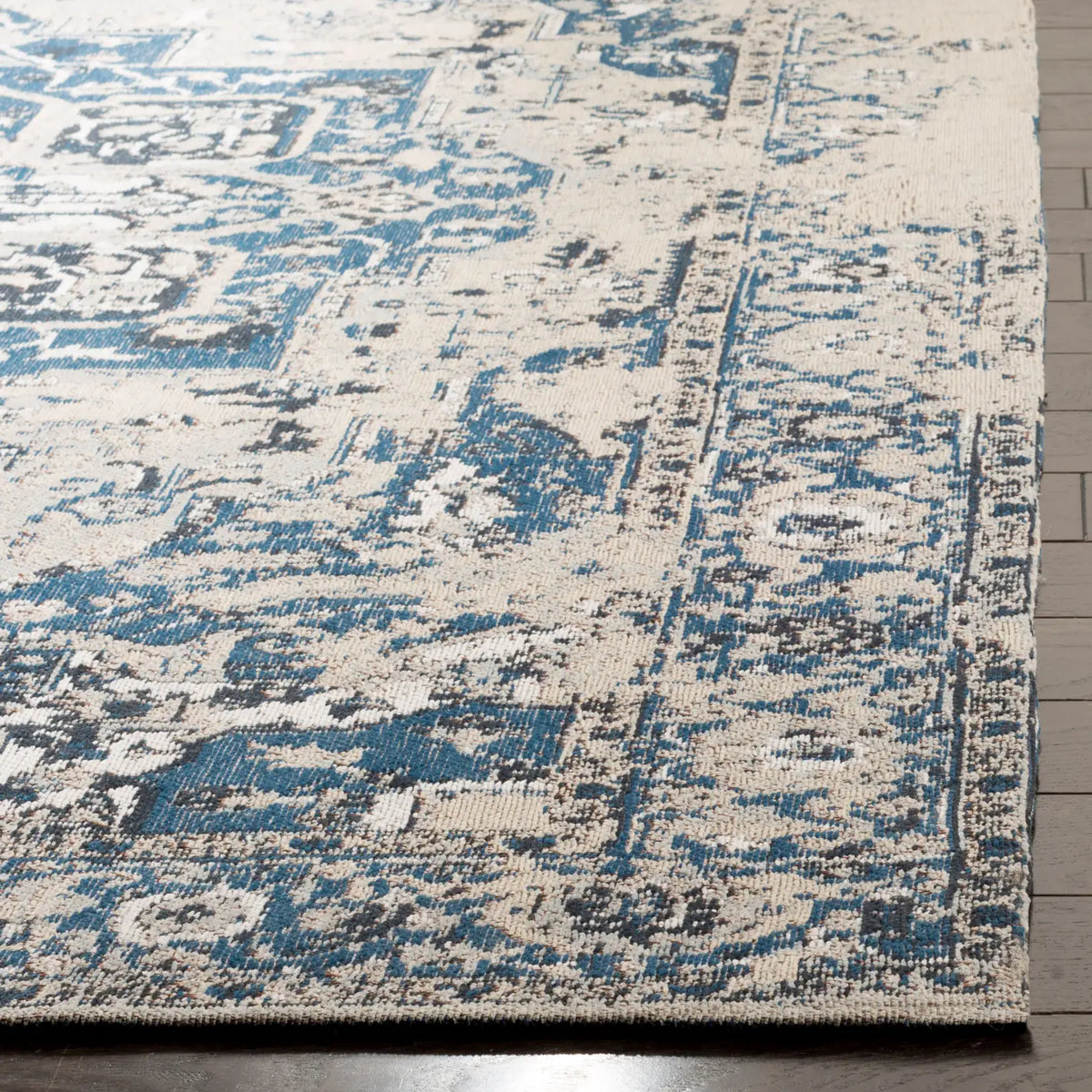 Safavieh Classic Vintage 5'-0" x 8'-0" Rug in Blue
