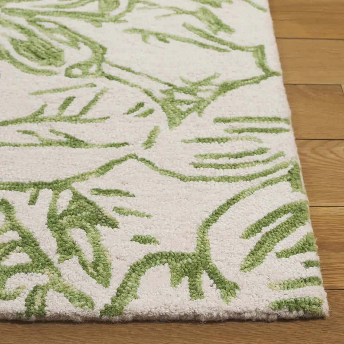 Safavieh Jardin 4'-0" x 6'-0" Rug in Ivory / Green
