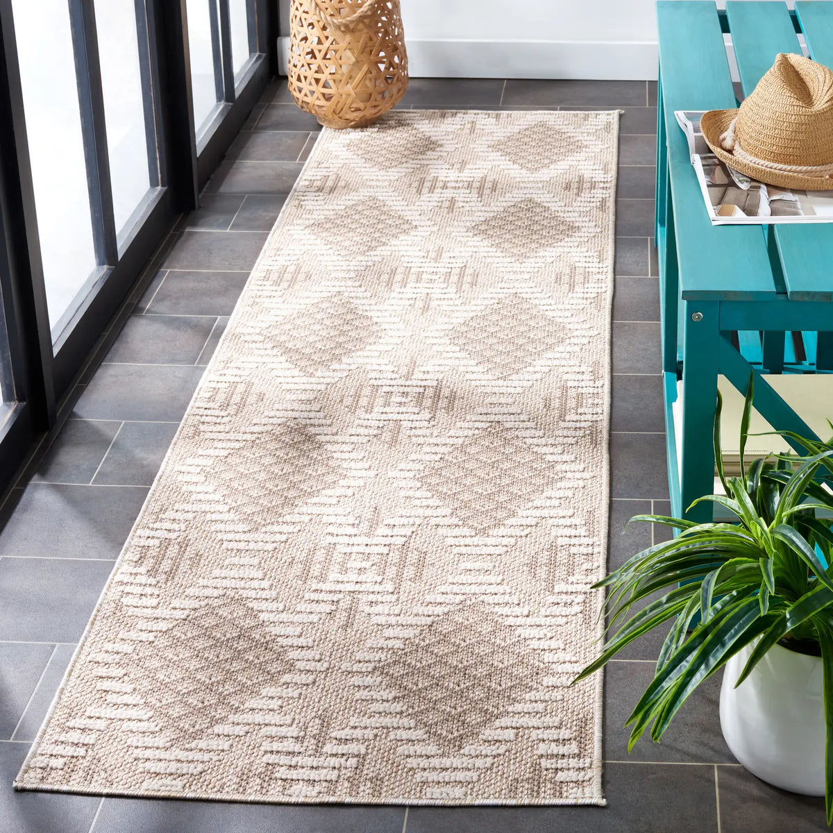 Safavieh Global 2'-2" x 8'-0" Rug in Beige / Ivory