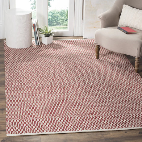 Safavieh Montauk 5'-0" x 8'-0" Rug in Ivory / Red
