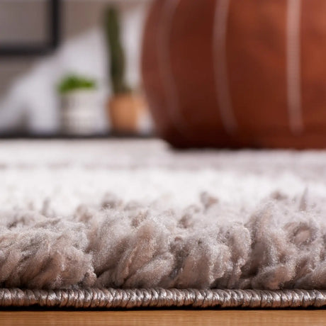 Safavieh Calico Shag 4'-0" x 6'-0" Rug in Grey / Ivory
