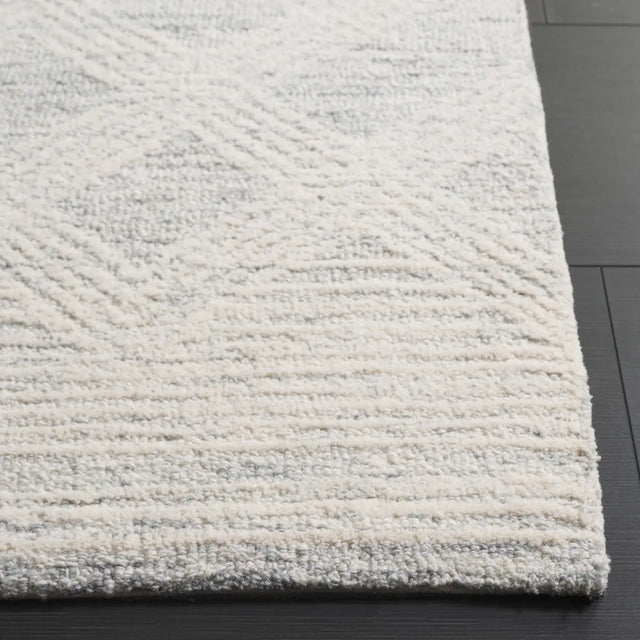 Safavieh Pine 4'-0" x 6'-0" Rug in Light Grey / Ivory