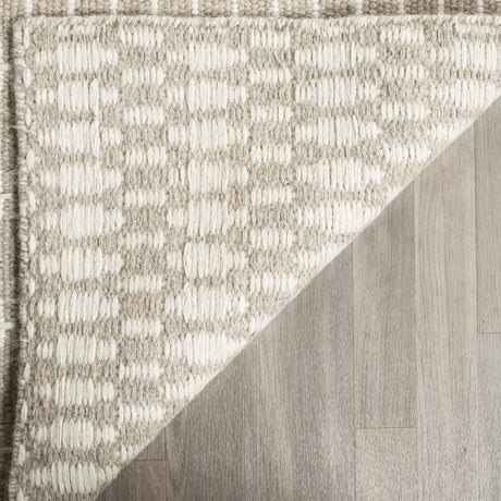 Safavieh Oasis 5'-0" x 8'-0" Rug in Beige / Ivory
