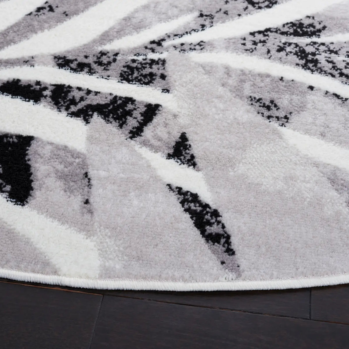 Safavieh Skyler 6'-7" x 6'-7" Rug in Ivory / Black