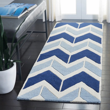 Safavieh Chatham 2'-3" x 7'-0" Rug in Dark Blue / Light Blue