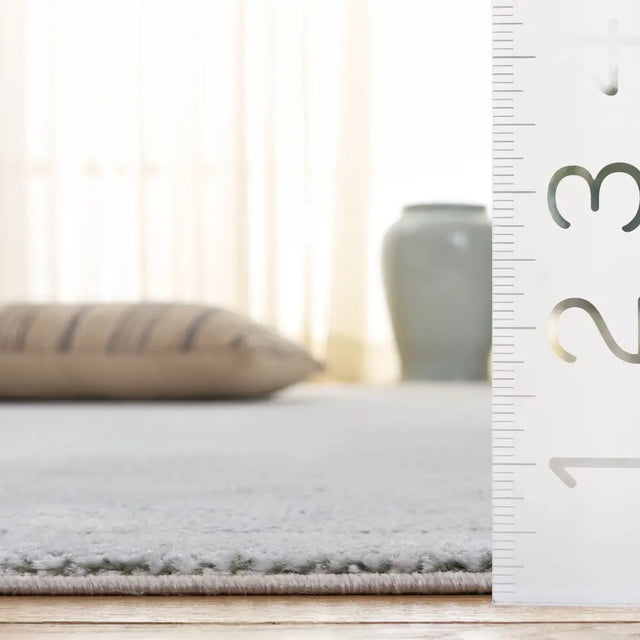 Safavieh Harrison 5'-3" x 7'-6" Rug in Green / Ivory