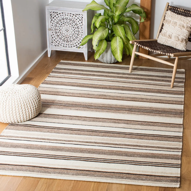 Safavieh Striped Kilim 4'-0" x 6'-0" Rug in Natural / Ivory