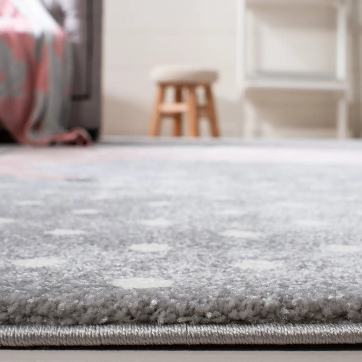 Safavieh Carousel Kids 100 4'-0" x 6'-0" Rug in Grey/Ivory / Pink
