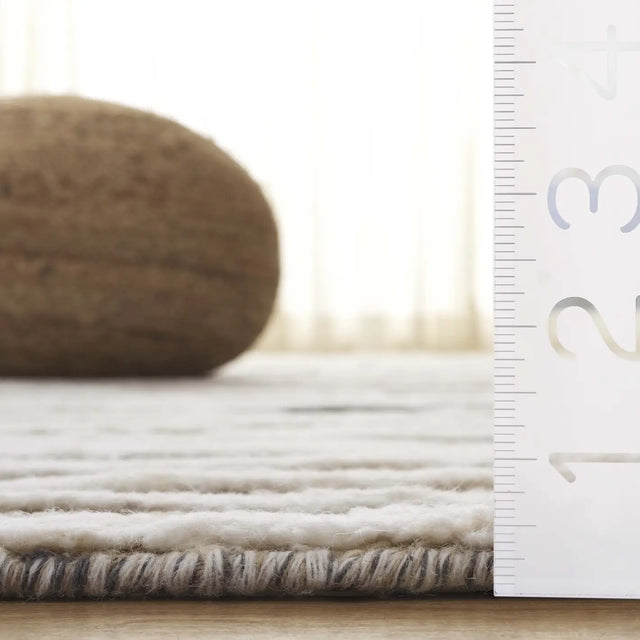 Safavieh Tribeca 6'-0" x 9'-0" Rug in Ivory / Brown