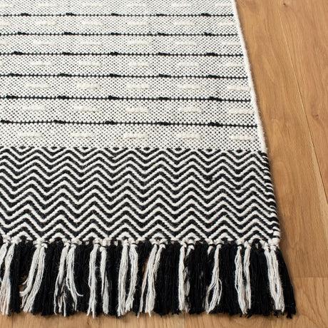 Safavieh Vermont 3'-0" x 5'-0" Rug in Ivory / Black