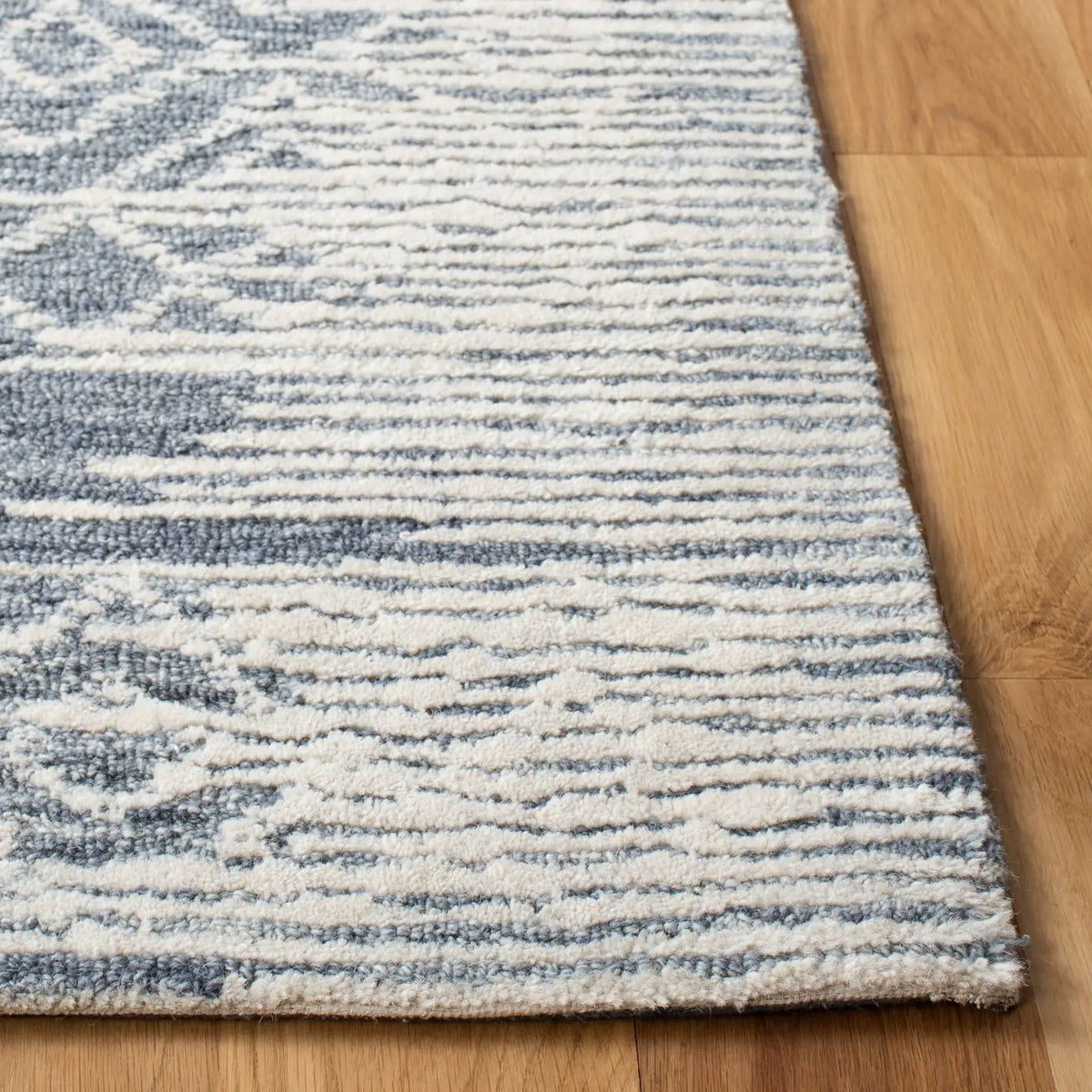 Safavieh Metro 4'-0" x 6'-0" Rug in Natural / Blue