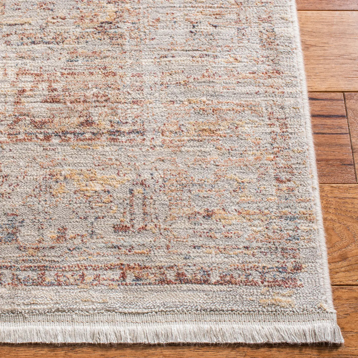 Safavieh Marvel 5'-1" x 7'-6" Rug in Beige / Gold