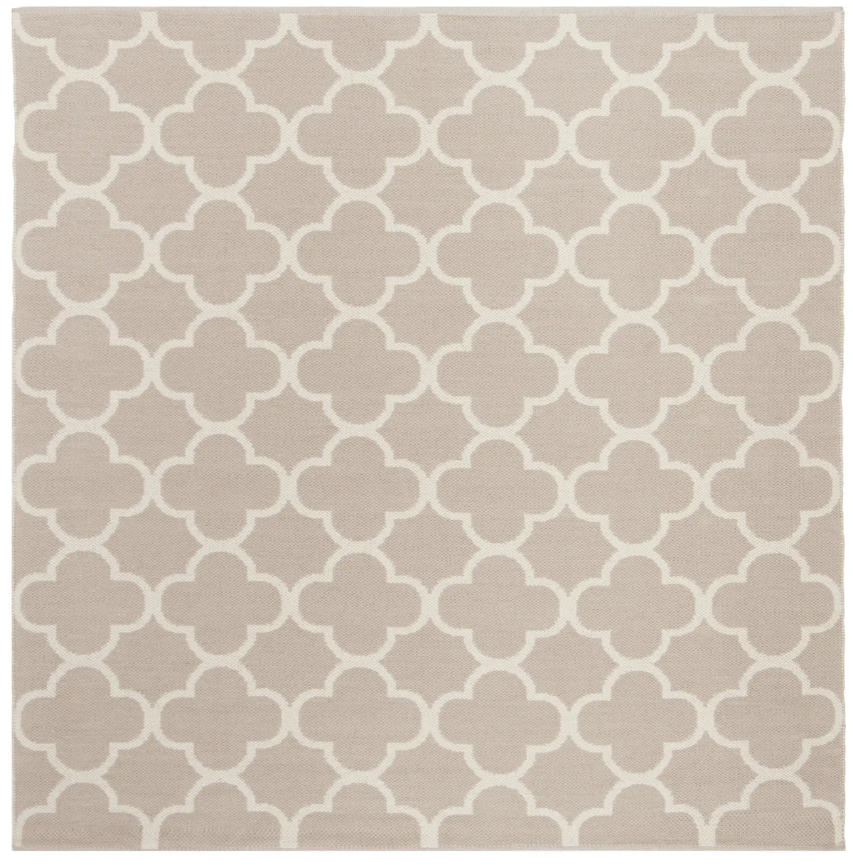 Safavieh Montauk 6'-0" x 6'-0" Rug in Grey / Ivory