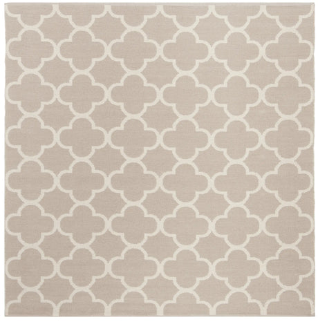 Safavieh Montauk 6'-0" x 6'-0" Rug in Grey / Ivory