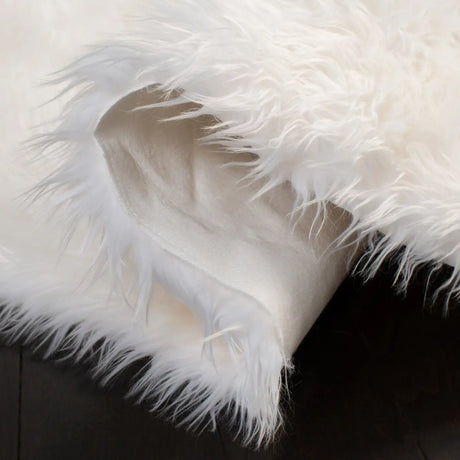 Safavieh Faux Sheep Skin 4'-0" x 6'-0" Rug in Ivory