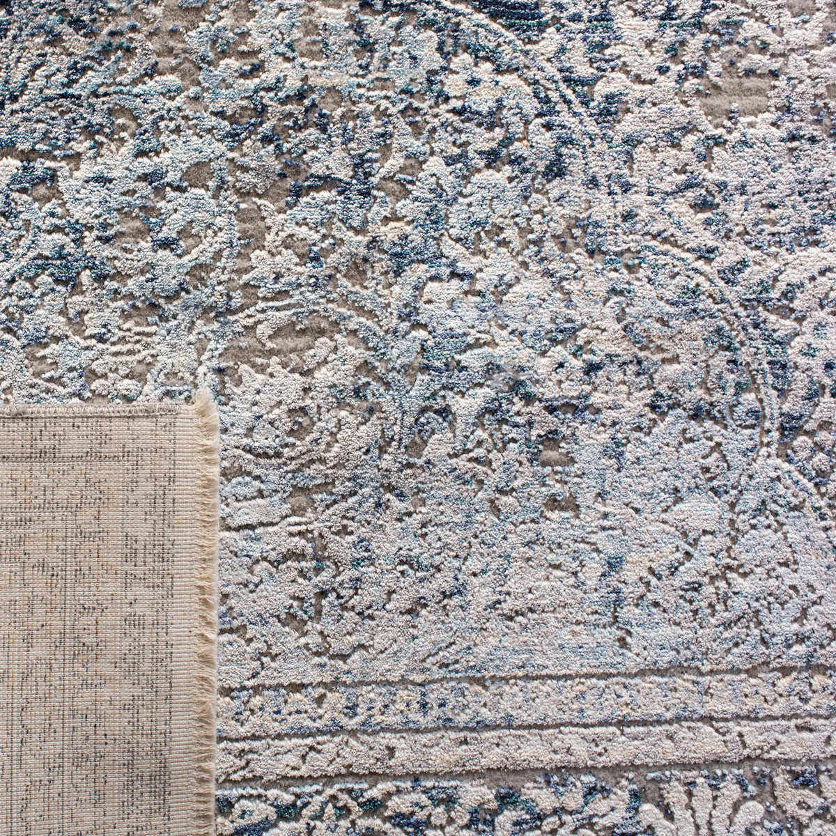 Safavieh Dream 5'-0" x 8'-0" Rug in Blue / Grey
