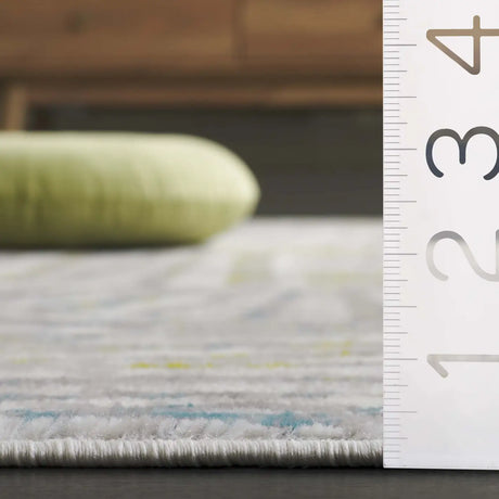 Safavieh Skyler 5'-1" x 7'-6" Rug in Grey / Green